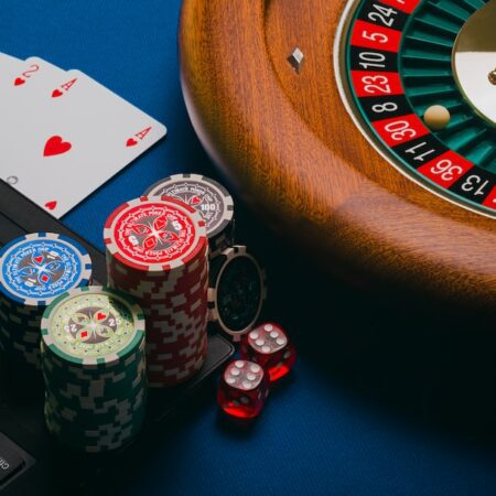 The Pros and Cons of Online Gambling